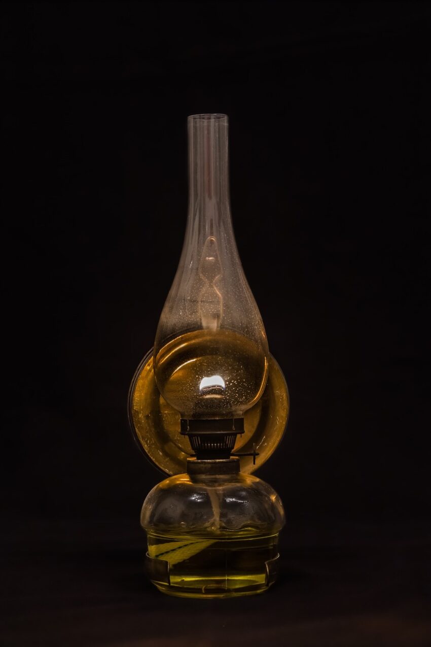 kerosene-lamp